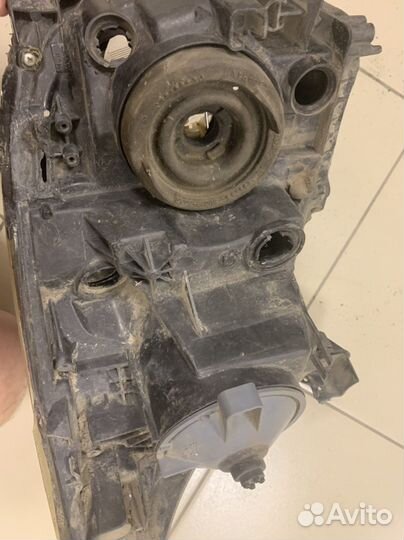 Фары на toyota avensis 250