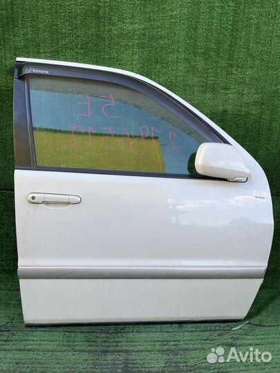Дверь передняя правая Toyota Raum EXZ15 Зеркало не