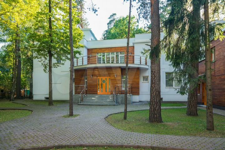 Коттедж 1250 м² на участке 40 сот.