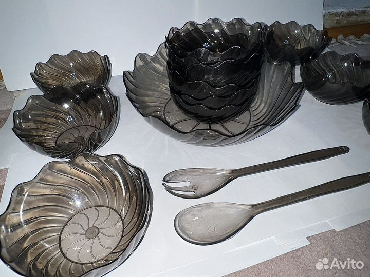 Новый пластиковый сервиз для салата