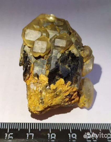 Дымчатый кварц замковой структуры, горный хрусталь