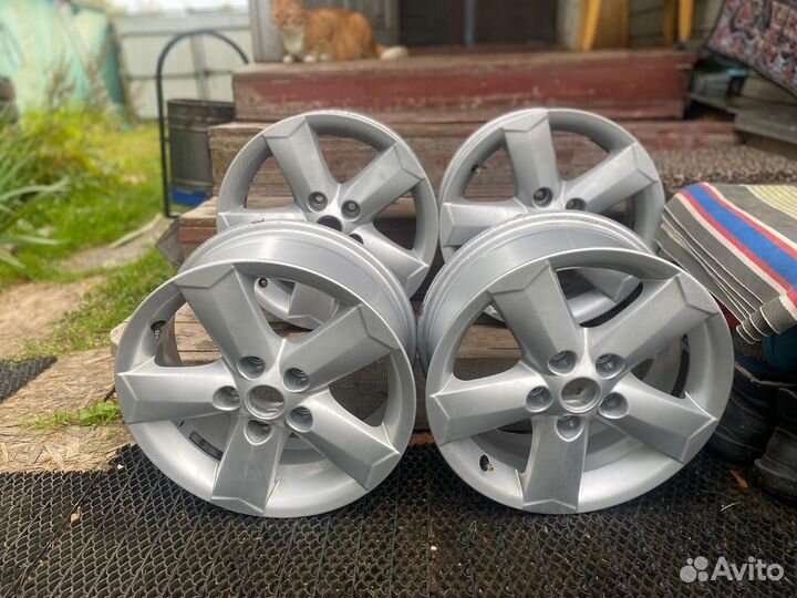 Диски на Nissan Juke R16