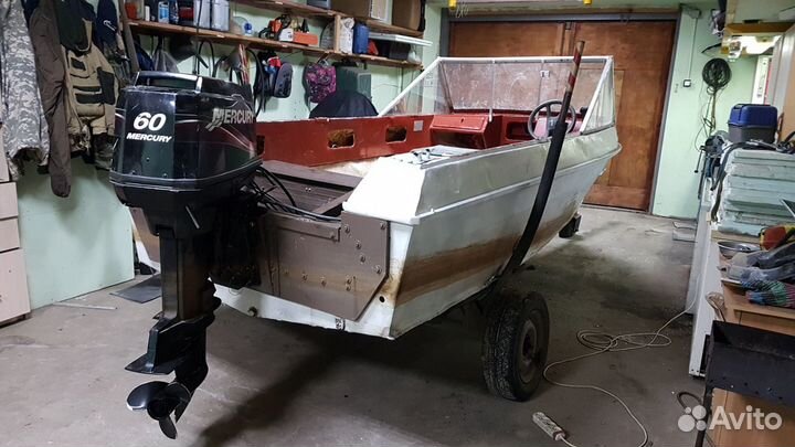 Продам моторную лодку Крым-3