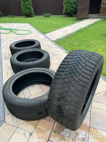 Pirelli Ice Zero 235/40 R18