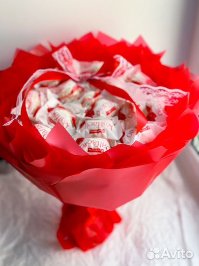 Сладкие букеты из конфет Rafaello