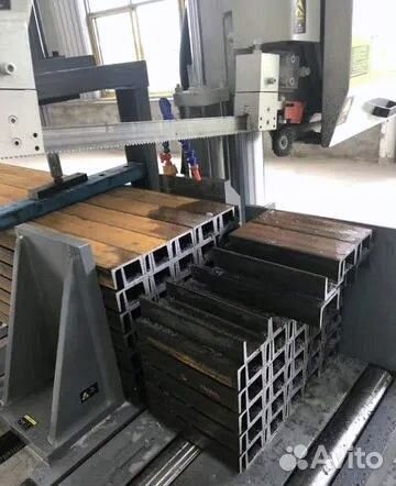 Ленточно-пильный станок колонного типа