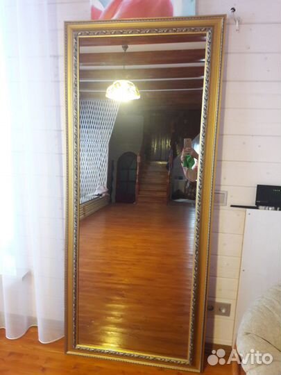 Зеркало бронзовое в натуральном деревянном багете