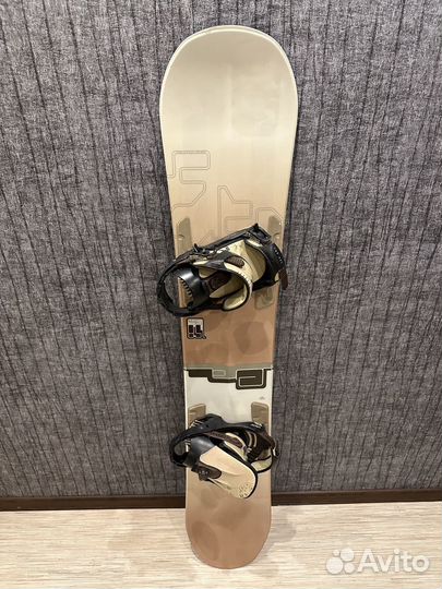 Сноуборд с креплениями