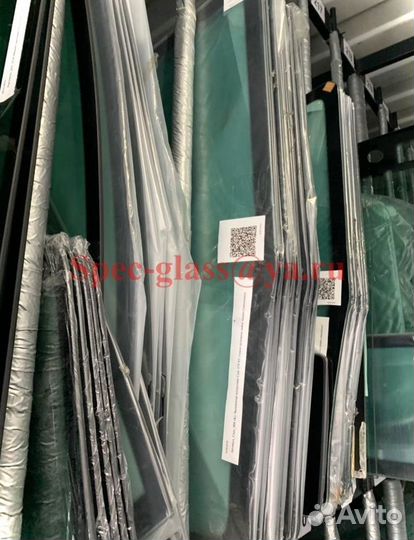 Caterpillar 428e/432e/444e Стекло левое цельное