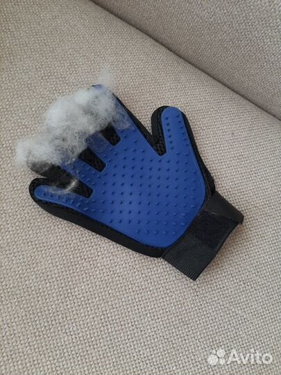 Перчатка для вычесывания шерсти животных