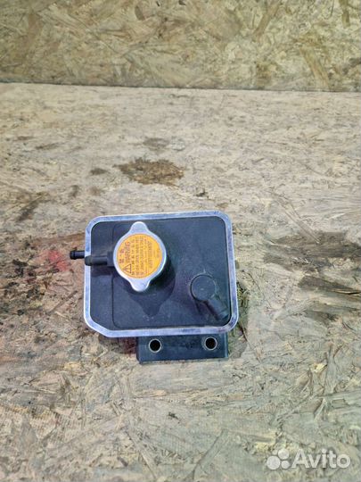 Расширительный бачок subaru sti GC GF