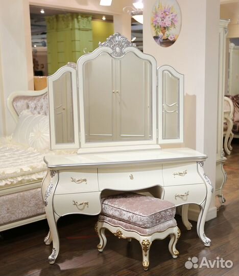 Пуфик классический слоновая кость, из дерева 410x610x480