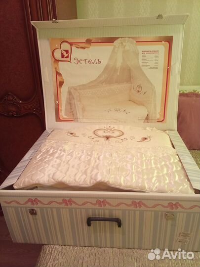 Набор белья в детскую кроватку с балдахином