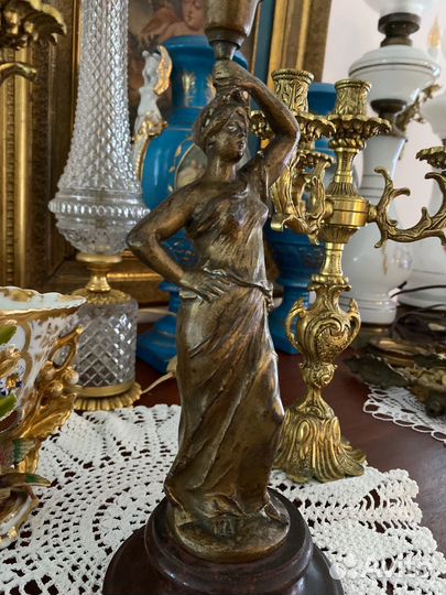 Антикварная керосиновая лампа. Франция