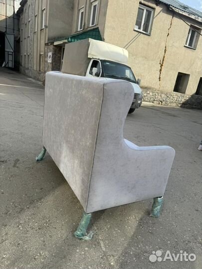 Диван в каретной стяжке