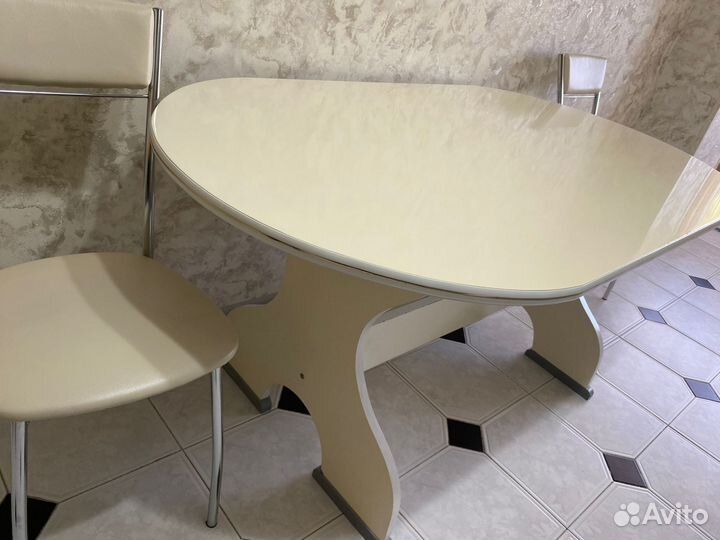 Кухонный стол