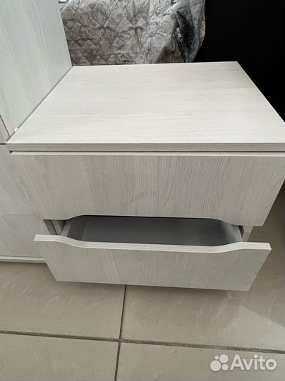 Тумба прикроватная