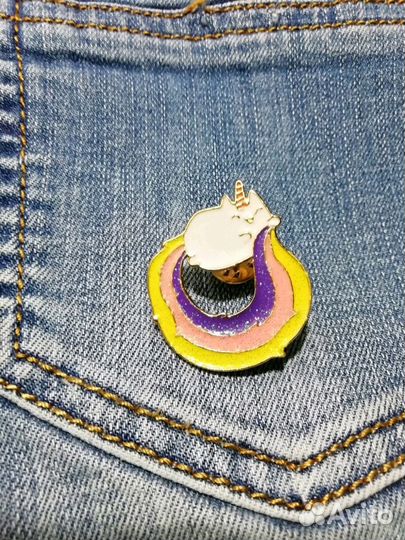 Молодёжные броши, значки, эмаль