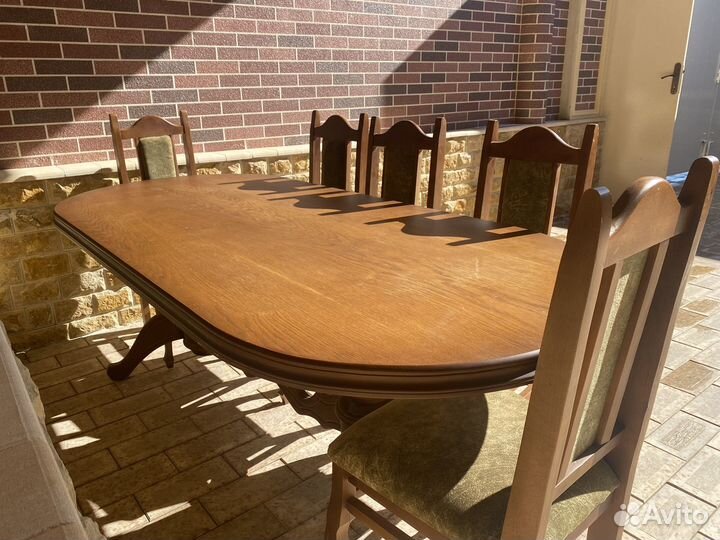 Стол со стульями
