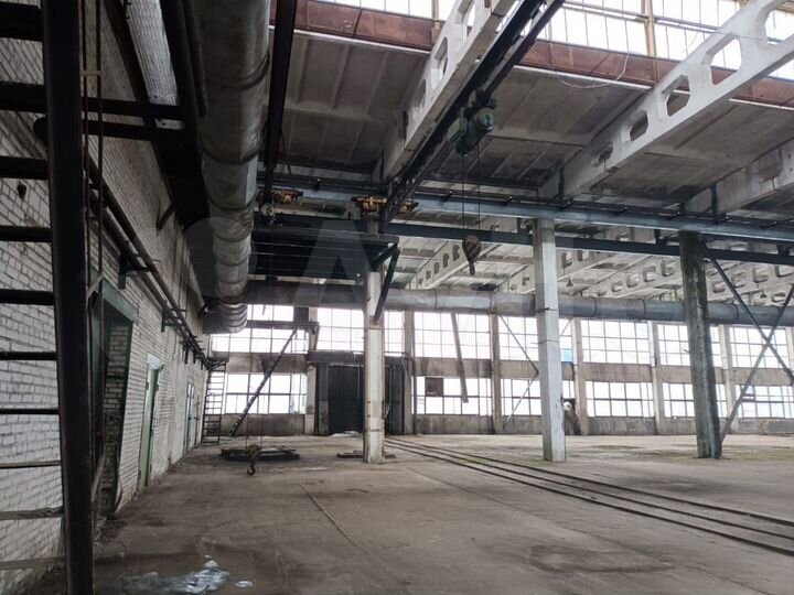 Здание, 10990 м²