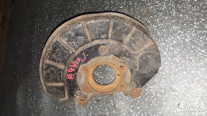 Кулак поворотный передний левый Volkswagen Golf