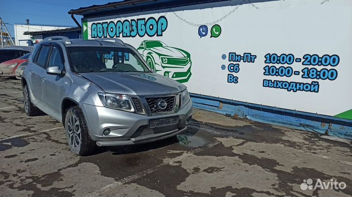 Стеклоподъемник задний левый Nissan Terrano 3 8270