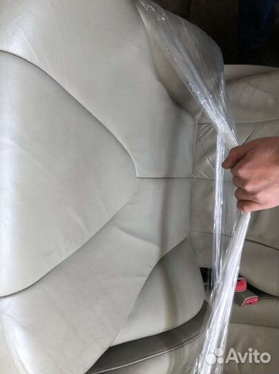 Кожаные передние сиденья бу