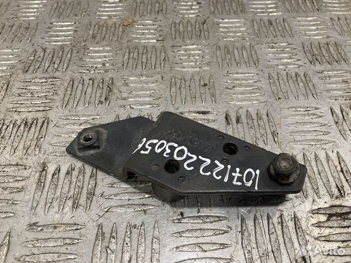 Кронштейн Volvo 20537056