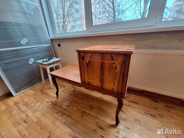 Банкетка винтажная для телефона