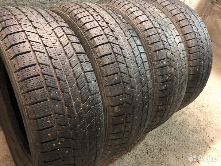 Ironman Polar Trax 235/65 R17 104T