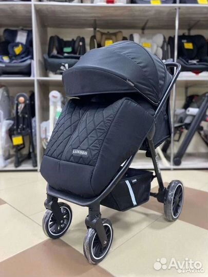 Прогулочная коляска всесезонная