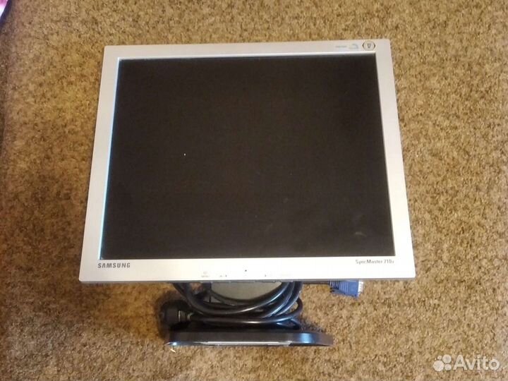 Монитор Samsung SyncMaster 710v