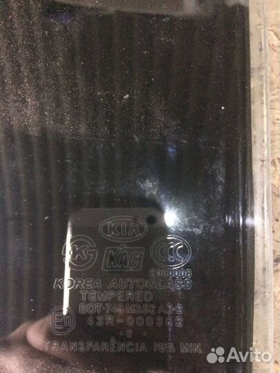 Стекло задней левой двери Kia Sorento 1