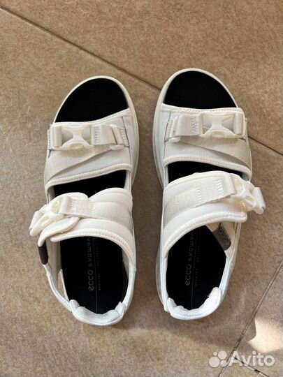 Сандалии ecco exowrap белые бежевые 38