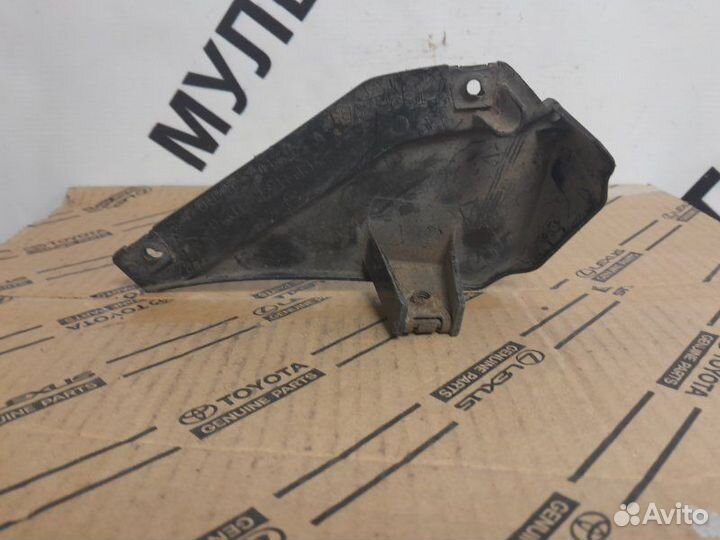 Заглушка переднего бампера левая Toyota Land