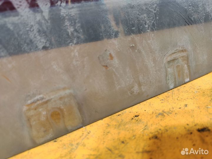 Стекло заднее правое для Volkswagen Golf III