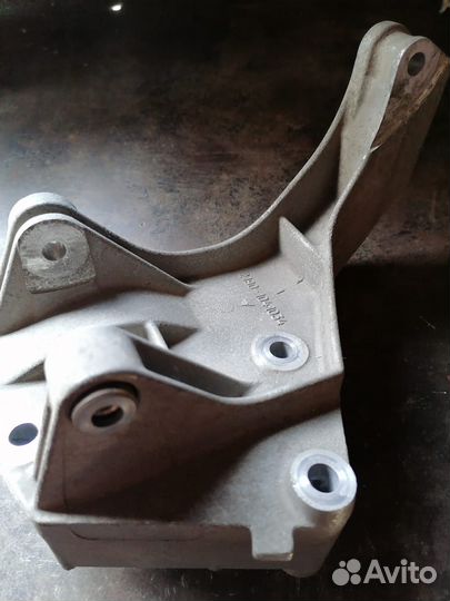 Кронштейн генератора granta