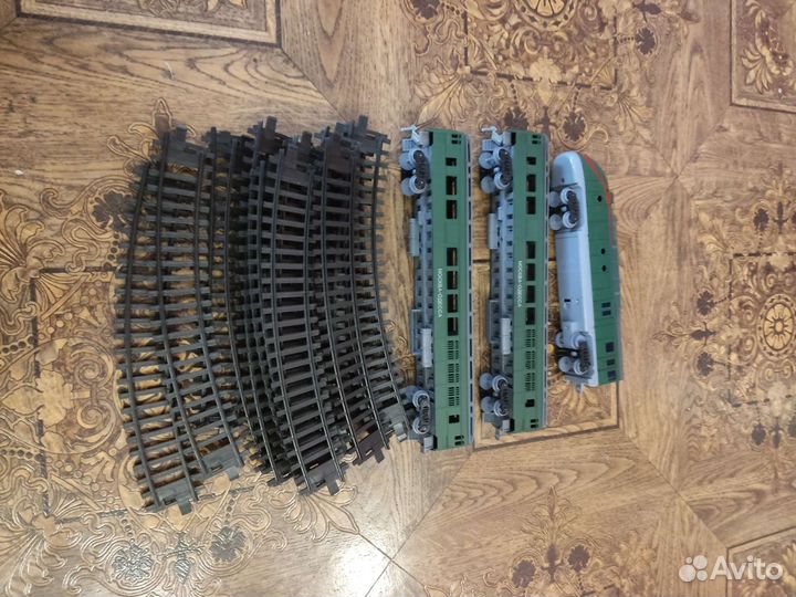 Игрушечная поездная дорога