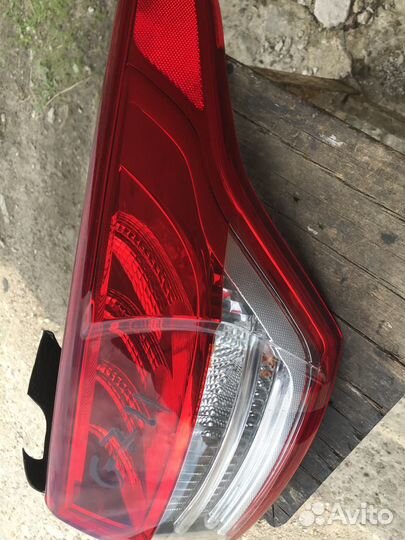 Фонарь правый Ford Kuga 2 LED