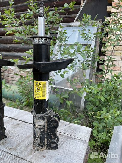 Передние стойки Chevrolet Aveo T300