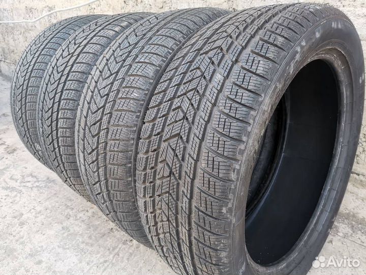 Pirelli Scorpion Winter 285/45 R22