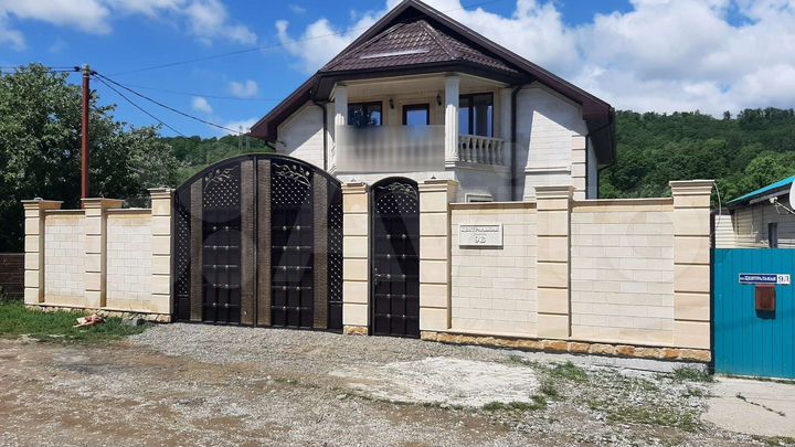 Дом 240 м² на участке 7,5 сот.