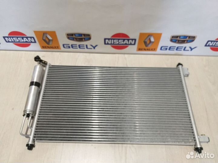 Радиатор кондиционера Nissan tiida