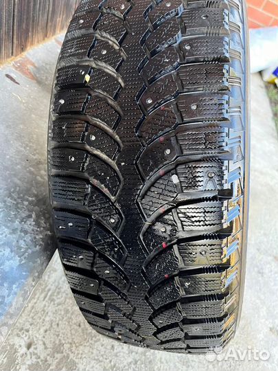 Bridgestone Blizzak Spike-01 215/60 R17