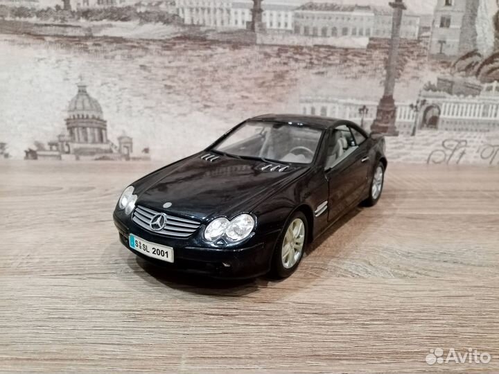 Модель 1:18 Mercedes SL Class