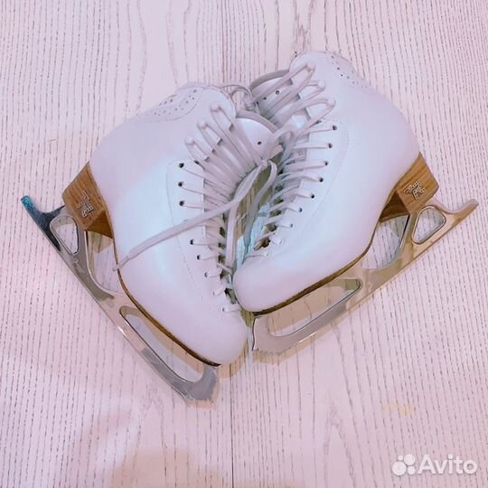 Фигурные коньки risport 225