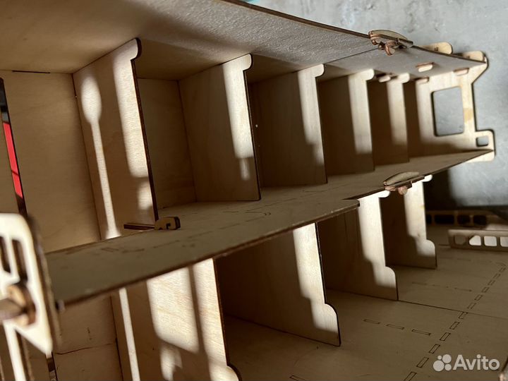 Трёхэтажный гараж с лифтом