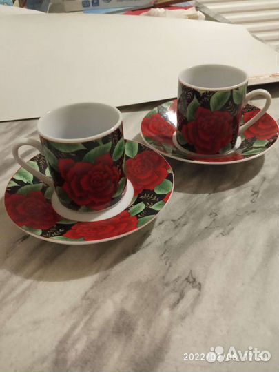 Кофейные чашки с блюдцами