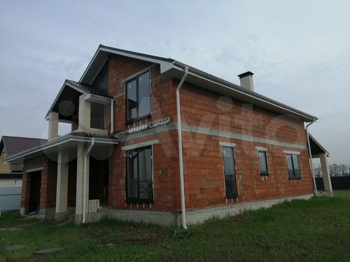 Коттедж 270,5 м² на участке 10 сот.