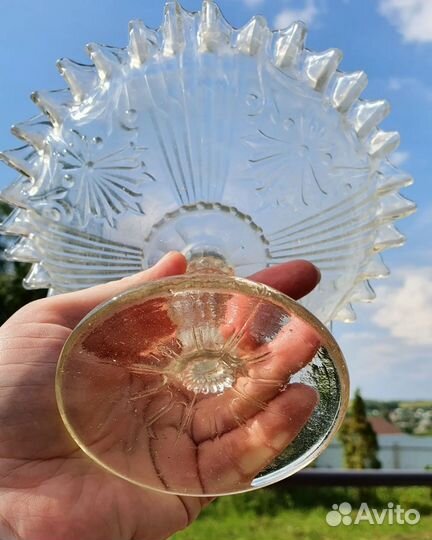 Вазы на ножке, зеленое, синее стекло, тарелочки